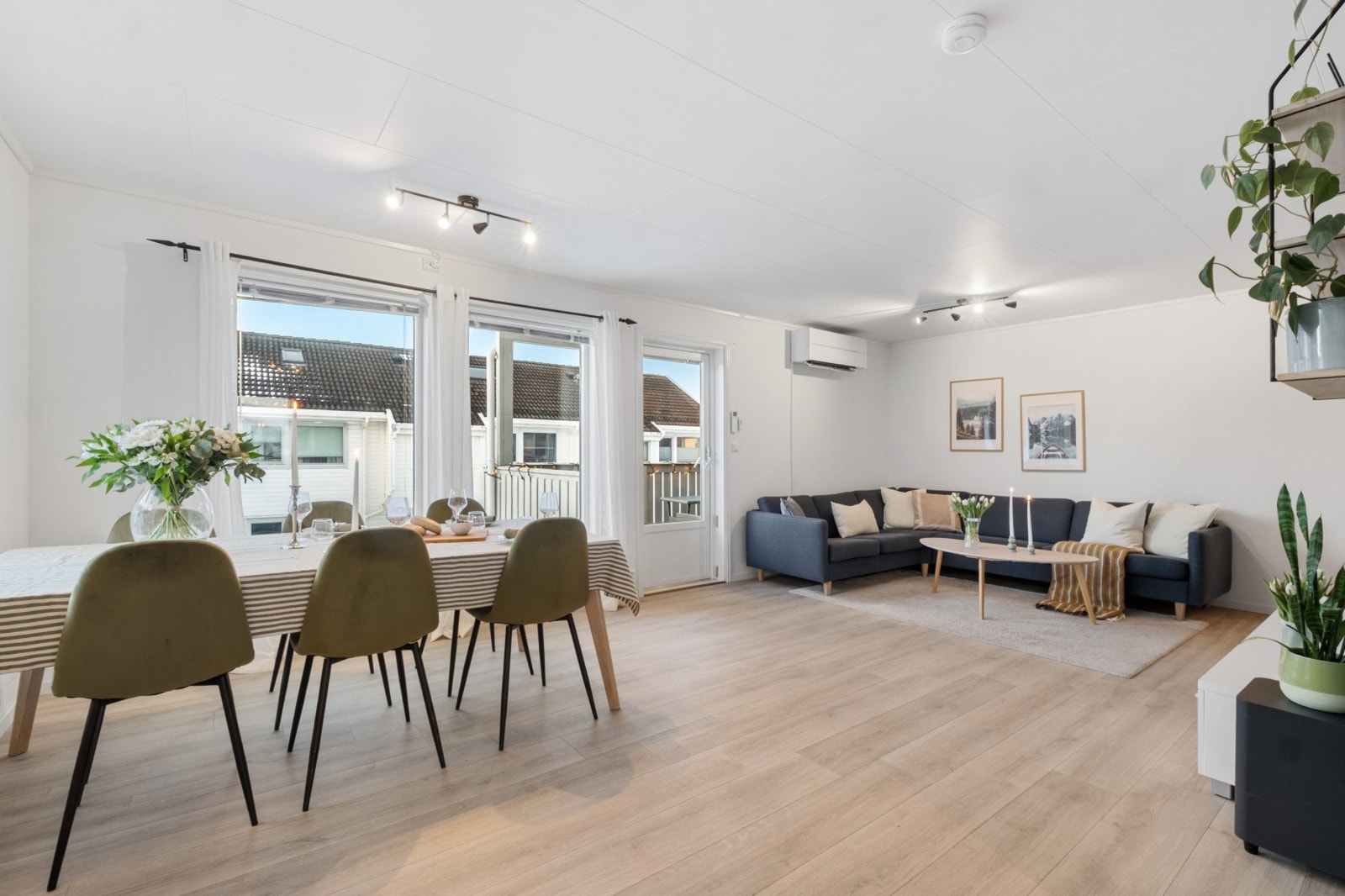 Velkommen til Jordbruksveien 13B! En lys og innbydende 3-roms selveierleilighet i 2.etasje. Galleribilde