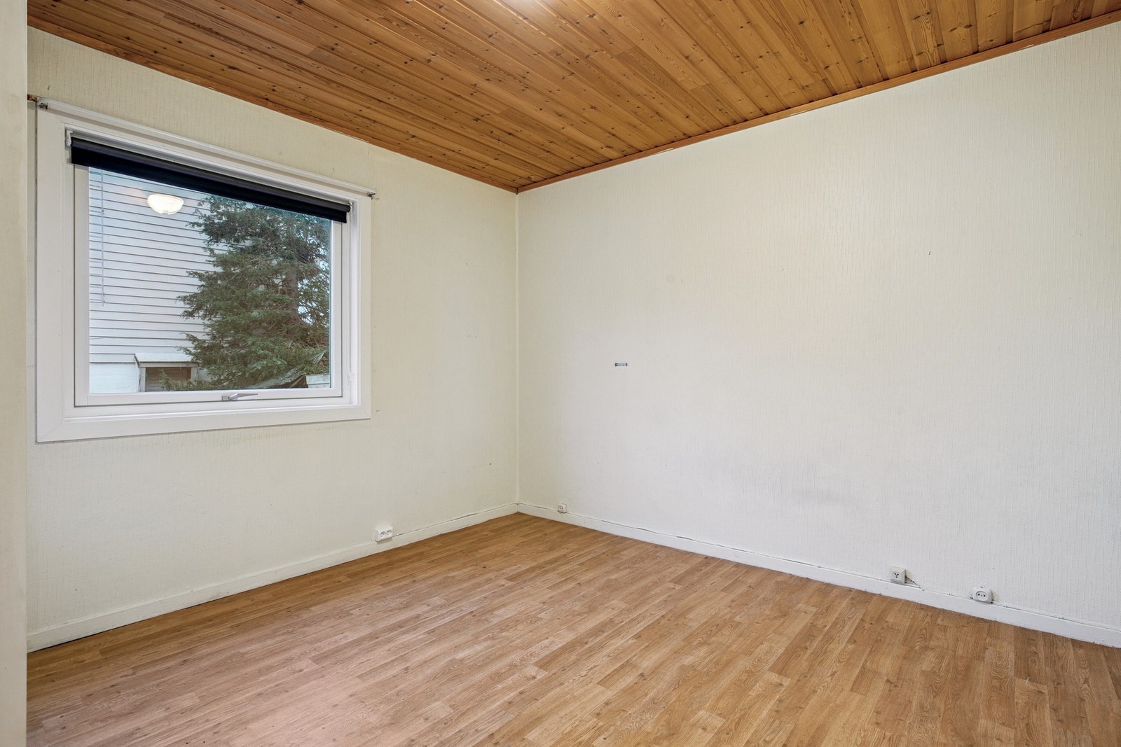 Boligen har 1 soverom i 1. etasje og 2 soverom i 2. etasje. Galleribilde