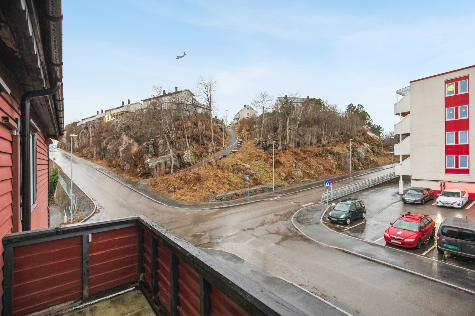 Kort vei til ny barneskole, butikk, sundbåt og buss. Galleribilde