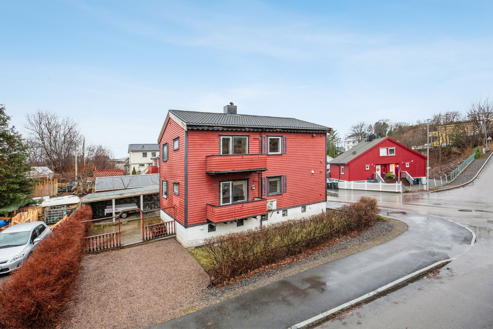 Bolig med 2 leiligheter sentralt på Goma Galleribilde