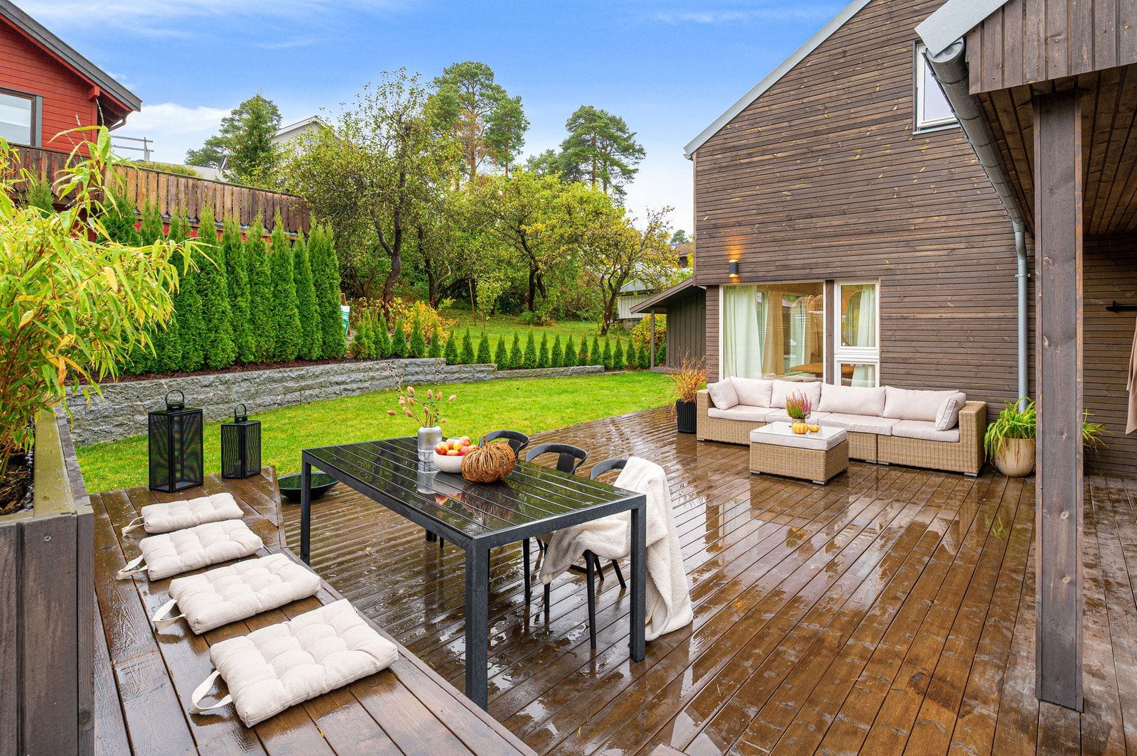 Her har man god plass til ønsket utemøblement. Galleribilde