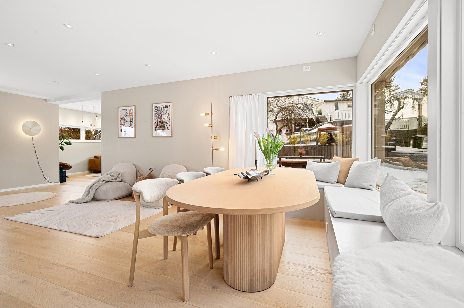 Videre i boligen har man en romslig spisestue/kjøkkenområde på 41,2m² Galleribilde