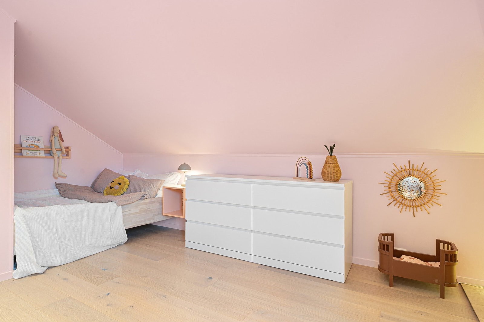 Soverom 2 er på 8,3m². Galleribilde