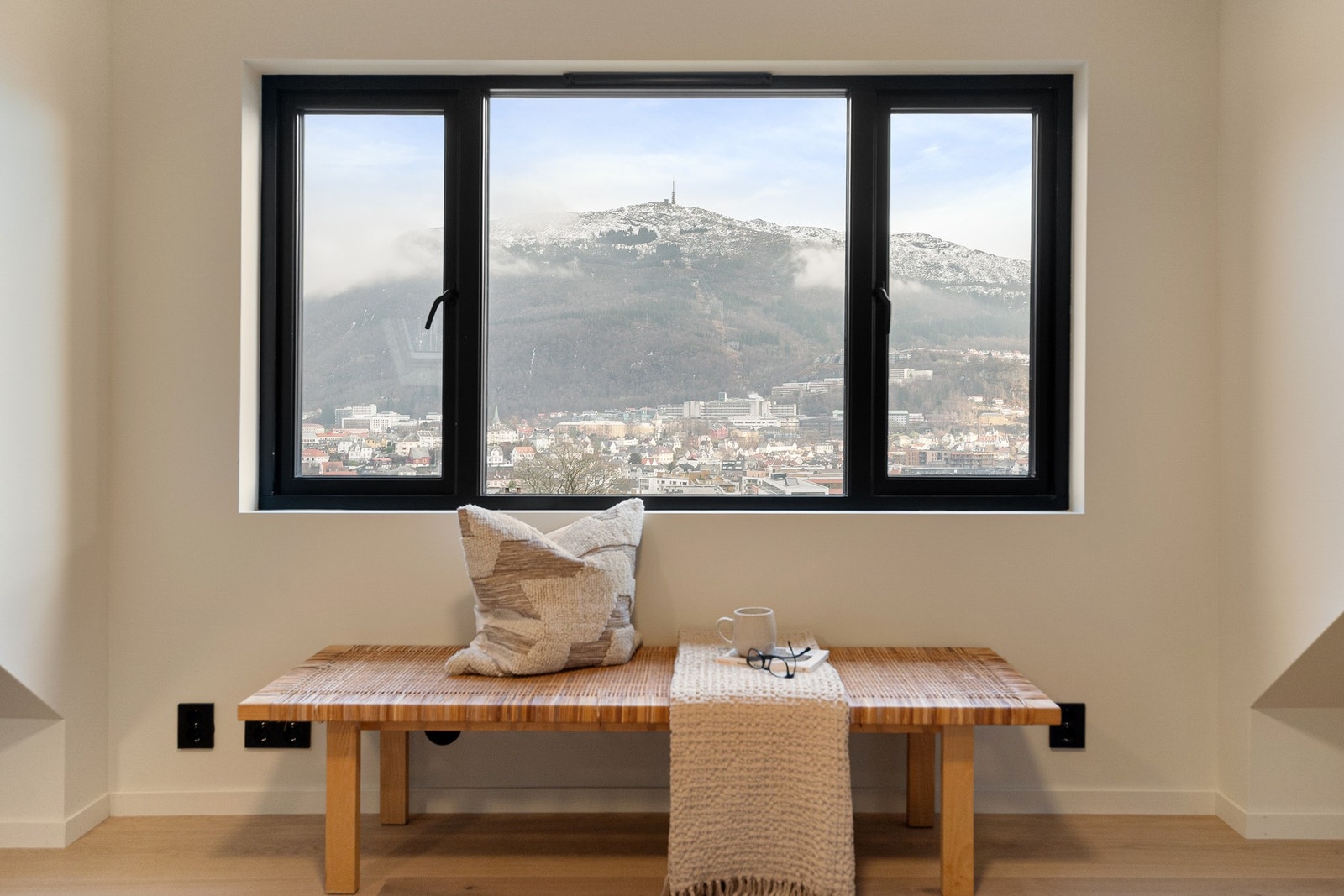 Gode vindusflater som slipper inn den flotte utsikten og gir godt med naturlig lysinnslipp. Galleribilde