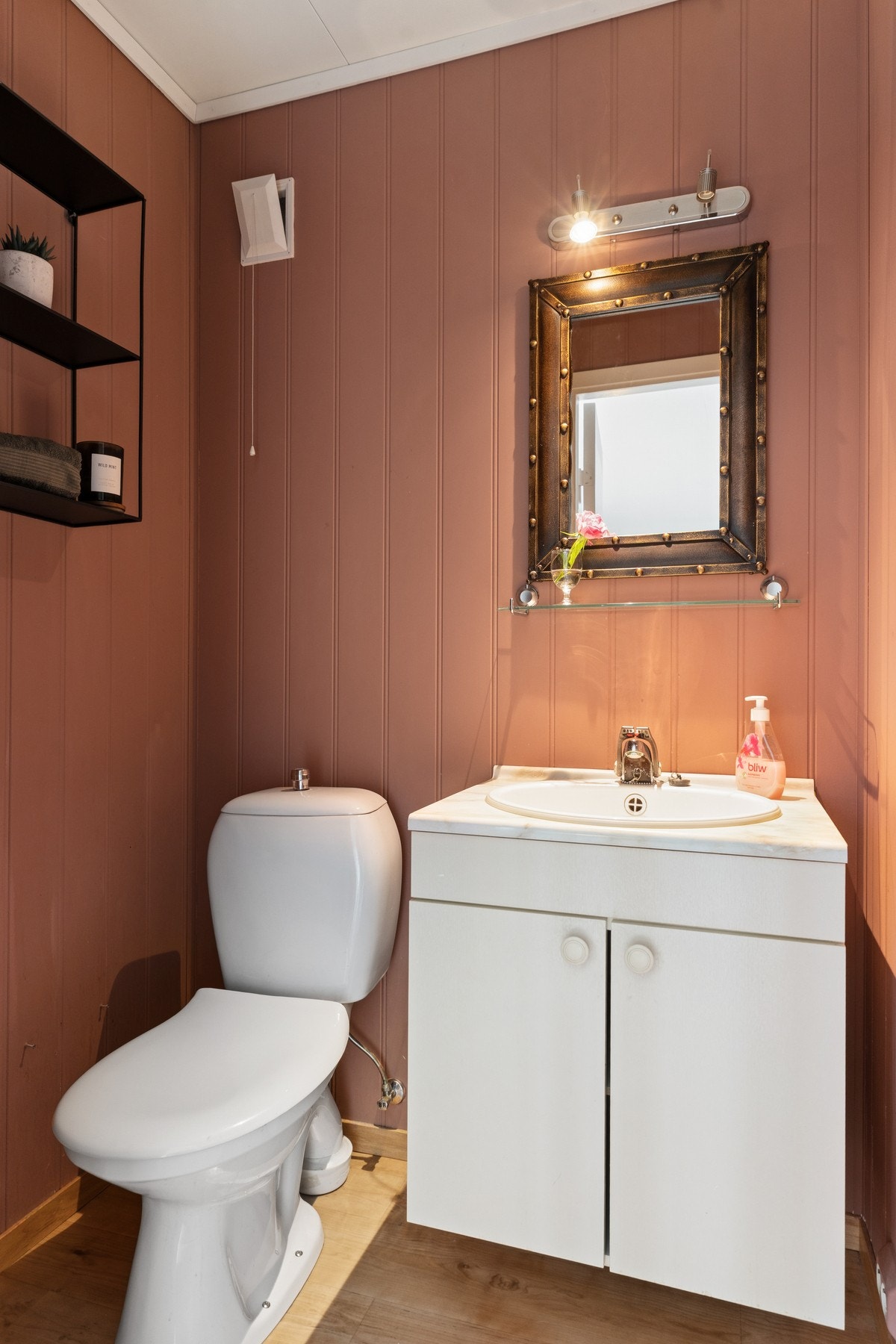 Toalettrom i hovedetasjen. Galleribilde