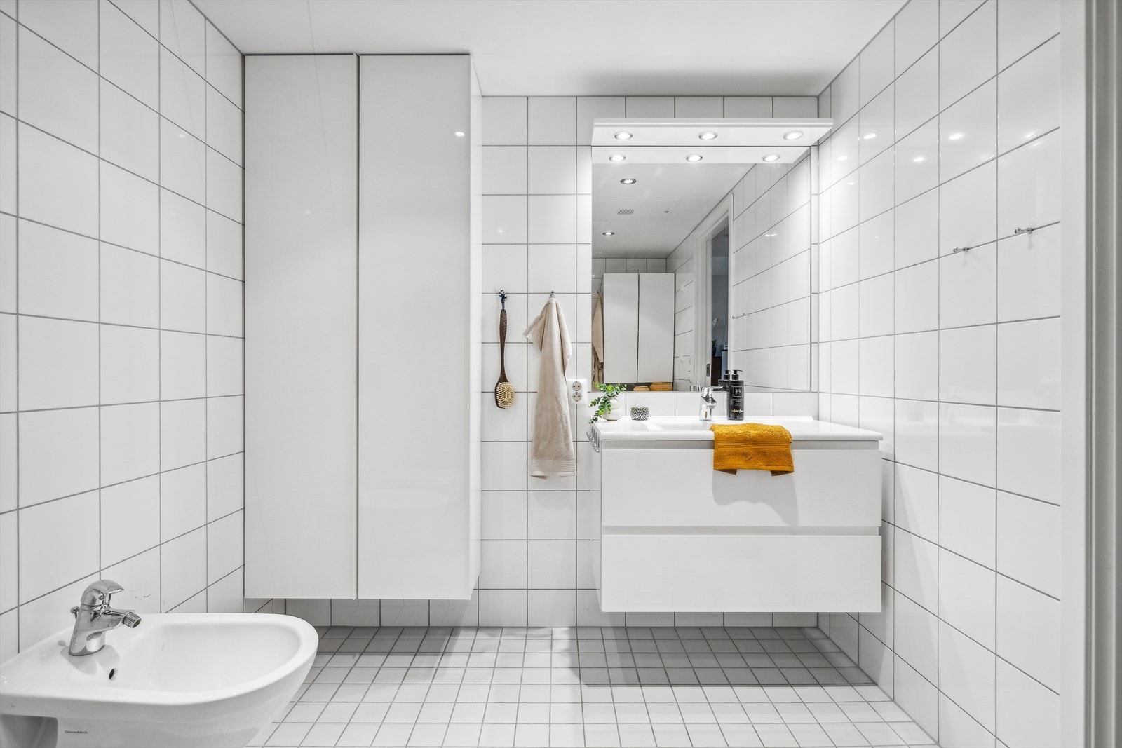 Bad ventileres via ventil i tak tilknyttet balansert ventilasjonsanlegg. Galleribilde