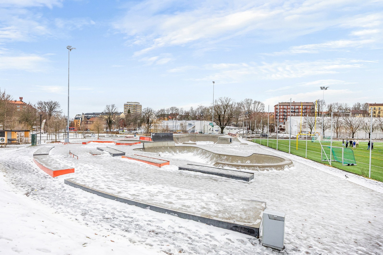 Skatepark og fine områder å gå tur Galleribilde