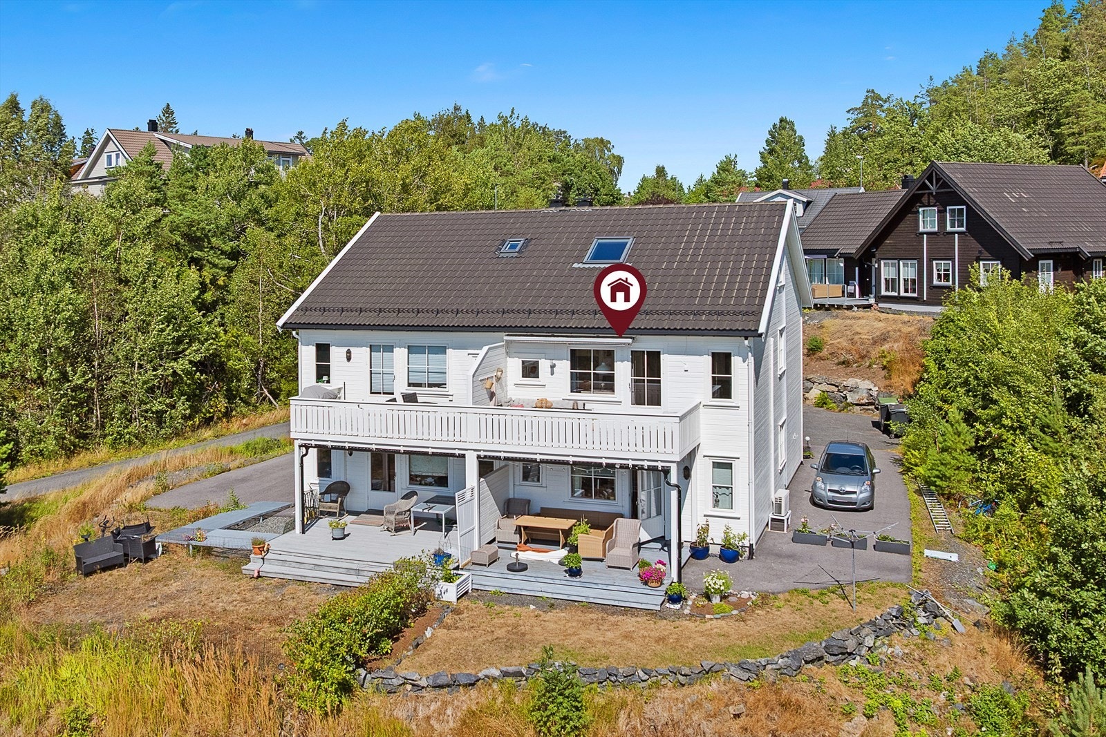 Attraktiv beliggenhet på Sjåen i nyere og populært boligfelt. Leiligheten ligger i en blindgate og har dermed også en stille og skjermet beliggenhet. Galleribilde