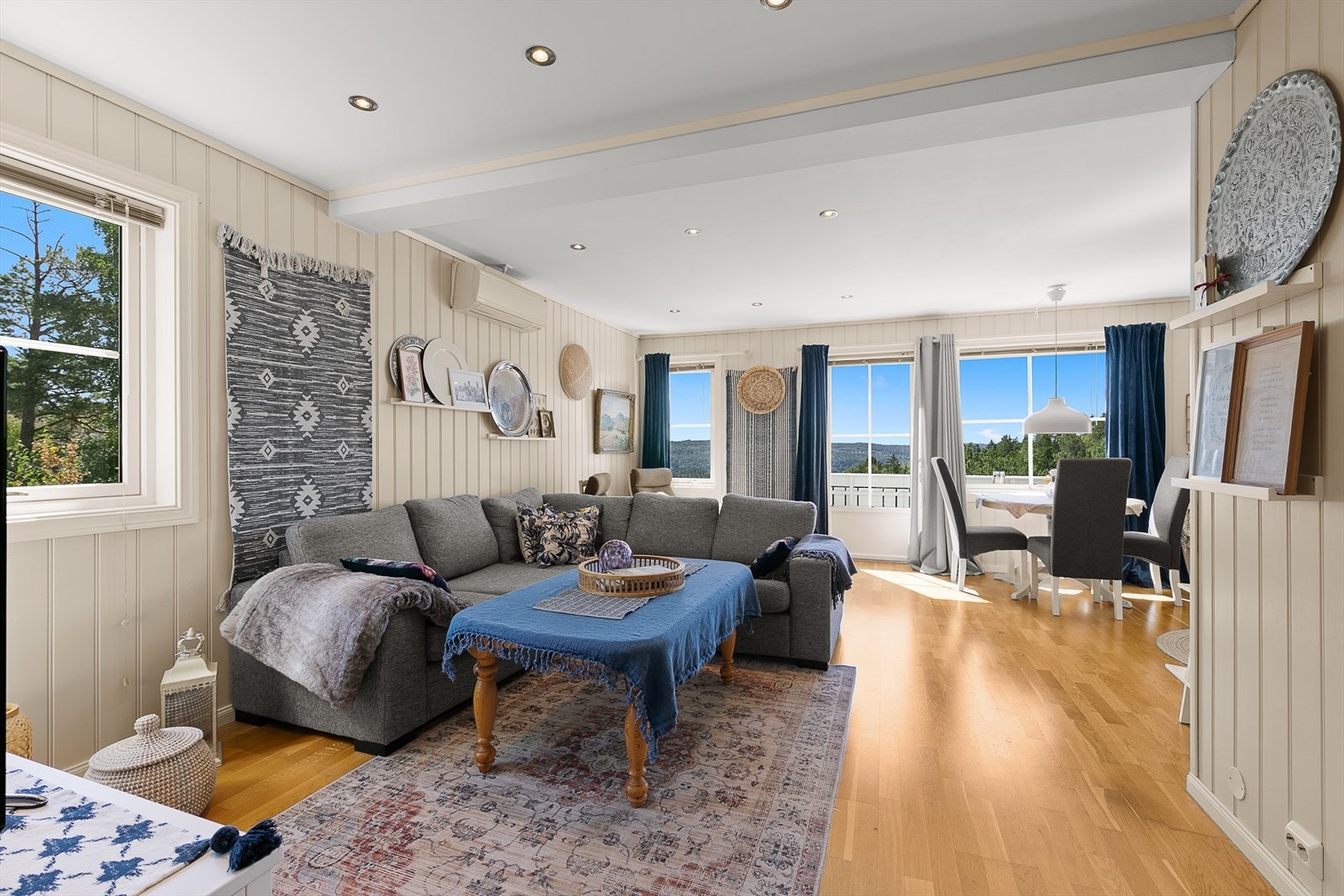 Herfra er det utgang til sør-vest vendt terrasse. Galleribilde