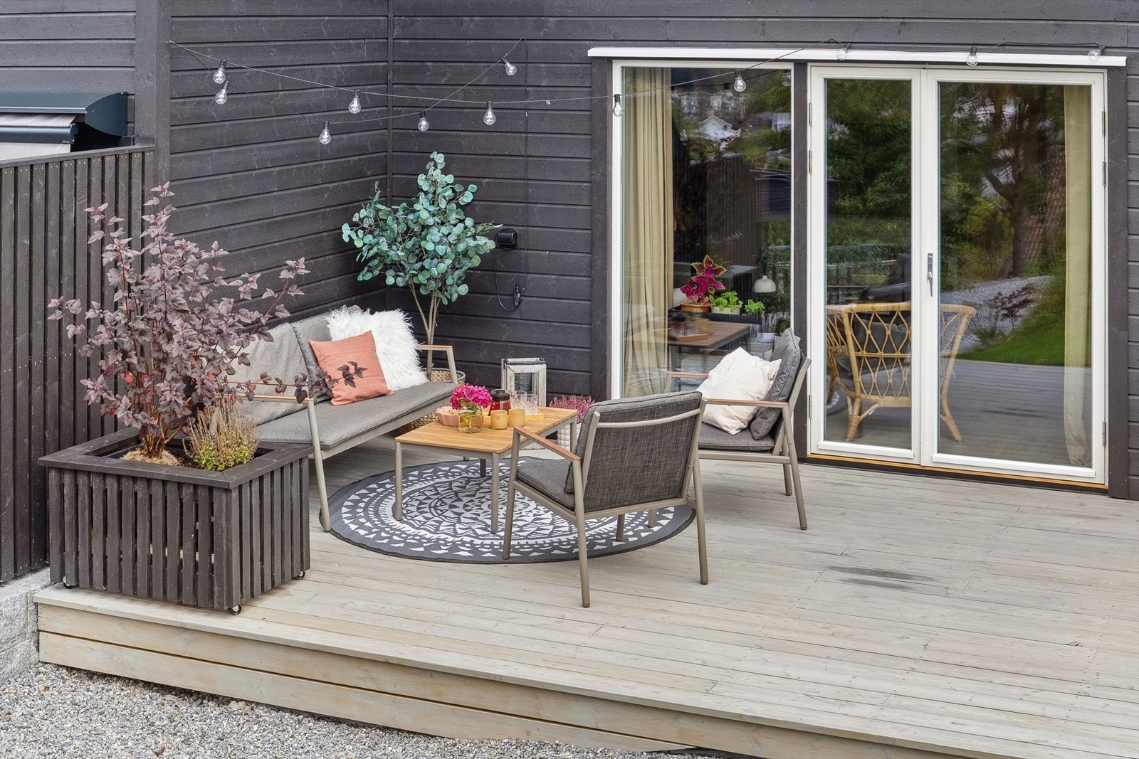 Flott terrasse med gode møbleringsmuligheter. Galleribilde