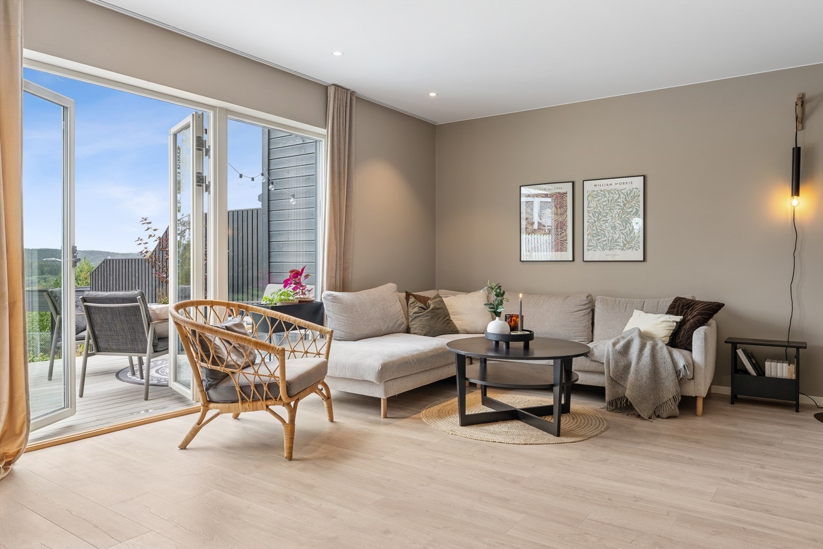 Gode møbleringsmuligheter i stue. Galleribilde