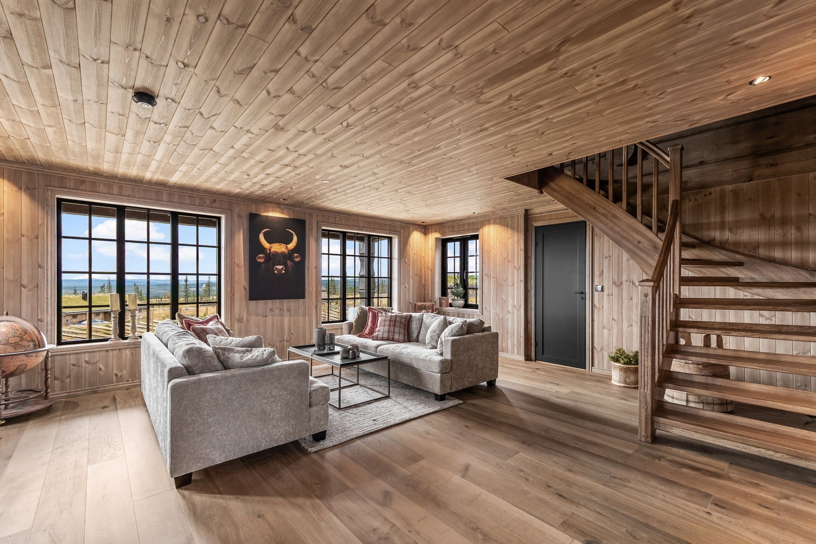 Oppgang til 2 etasje fra stuen. Eksklusiv trapp i massiv eik Galleribilde