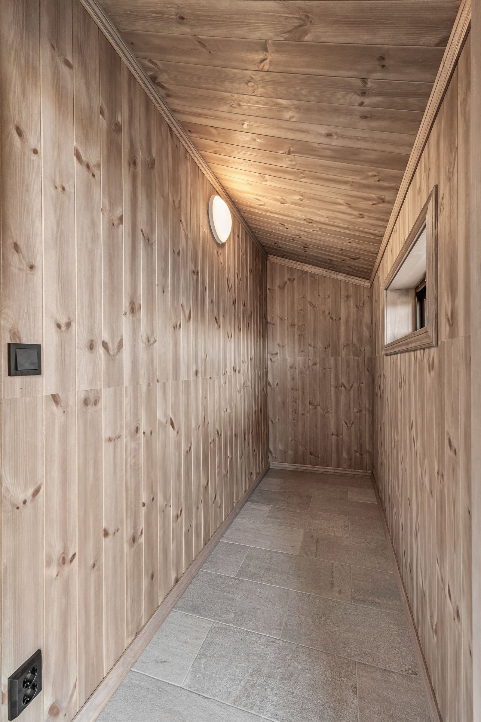 Utvendig bod/skistall med vannbåren varme i gulvet Galleribilde