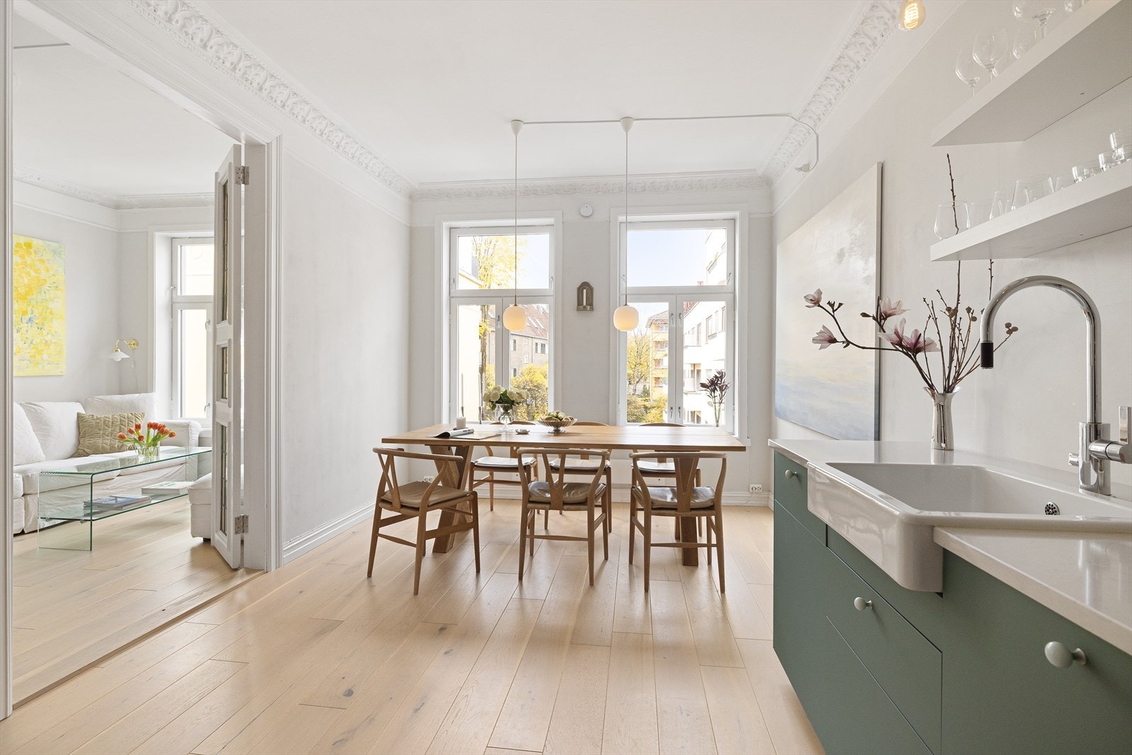 Planløsningen skaper en nydelig plass for spisebord av god størrelse. Galleribilde