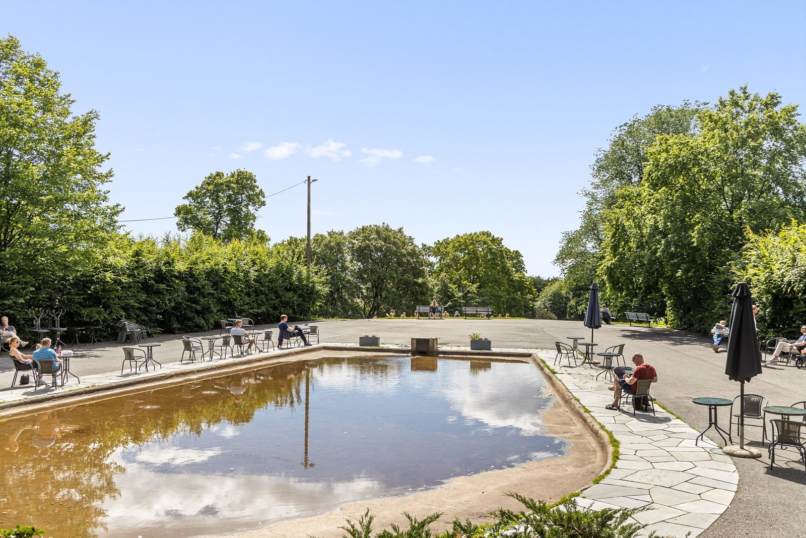 Stensgata ligger helt inntil Stensparken, med gode solforhold, grønne omgivelser og servering på toppen av Stensparkhaugen. Foto: Trond Walso Galleribilde