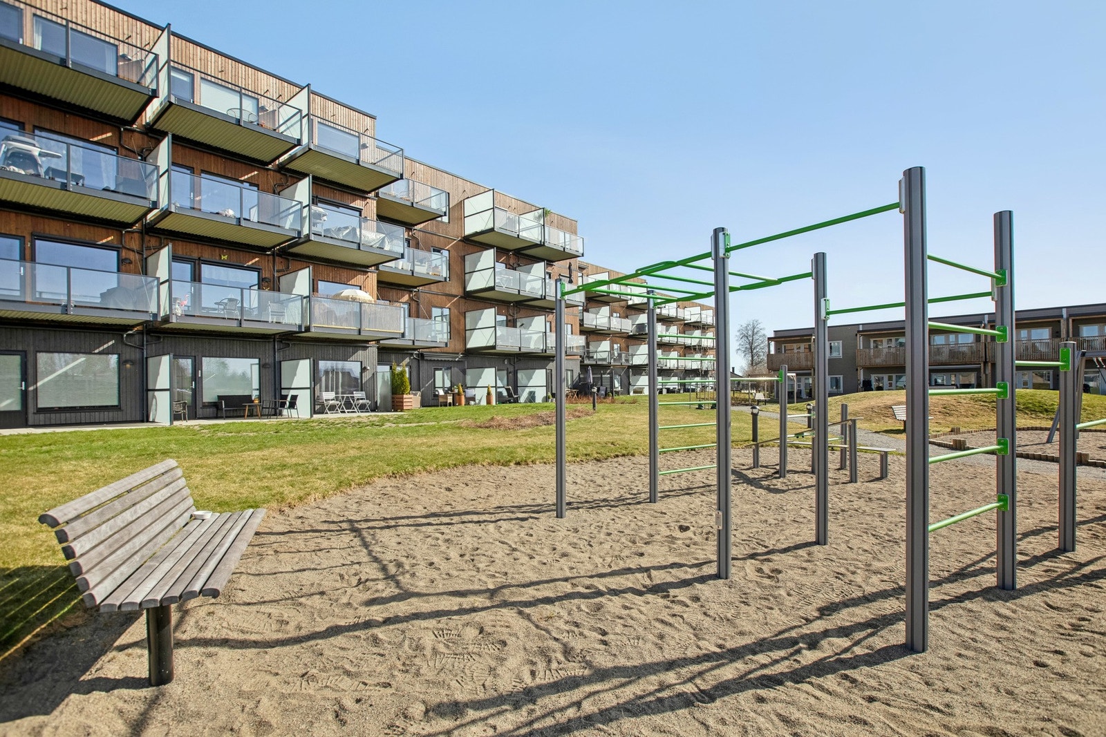 Flotte fellesområder med lekeplass til glede for barna. Galleribilde