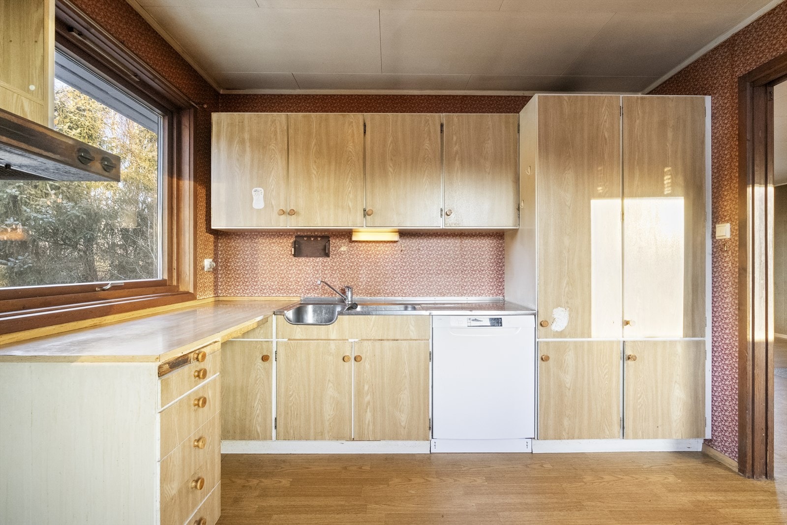 Kjøkkenet er i dag separat frå stova Galleribilde