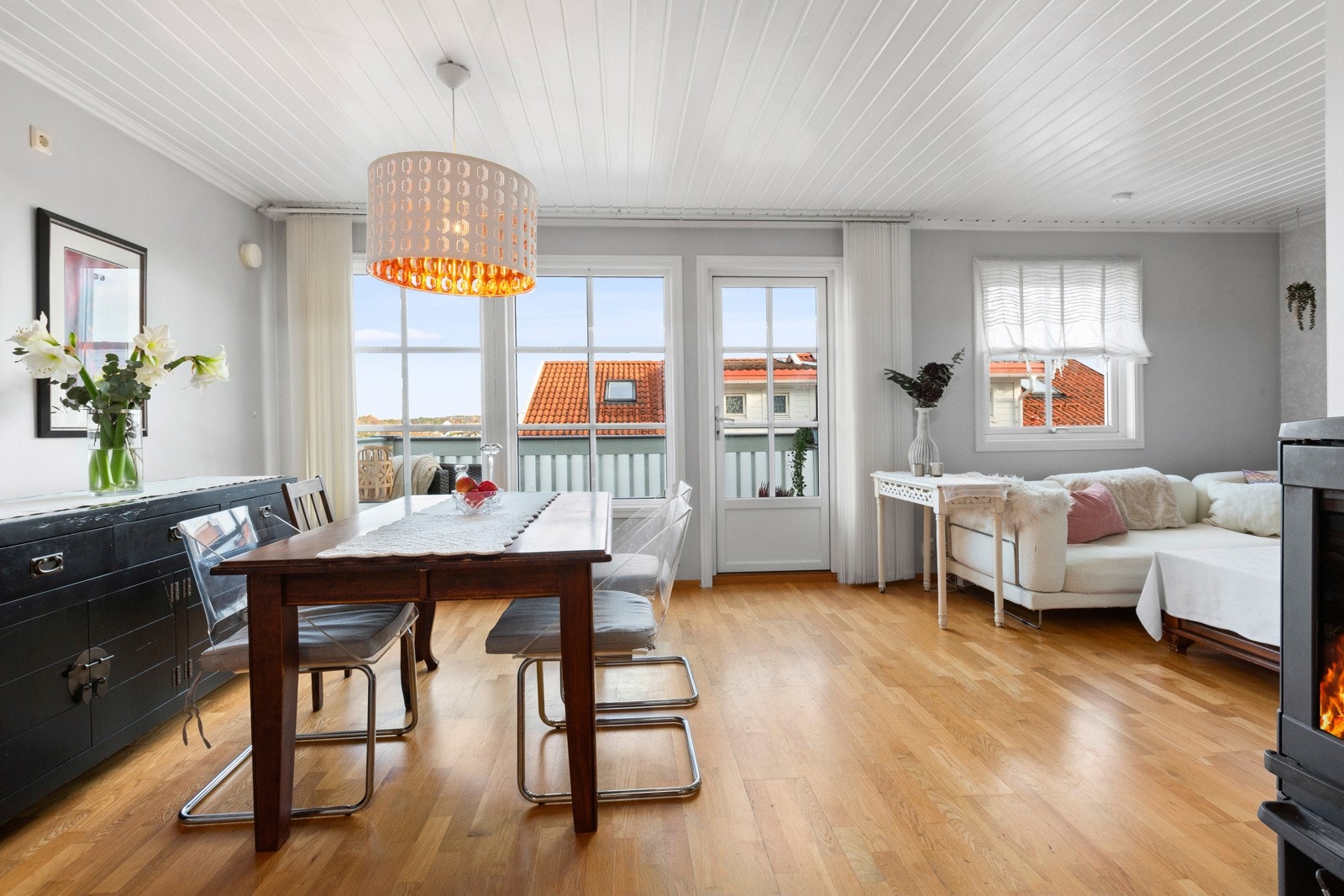 Leilighet over to plan med fin og effektiv planløsning. Galleribilde