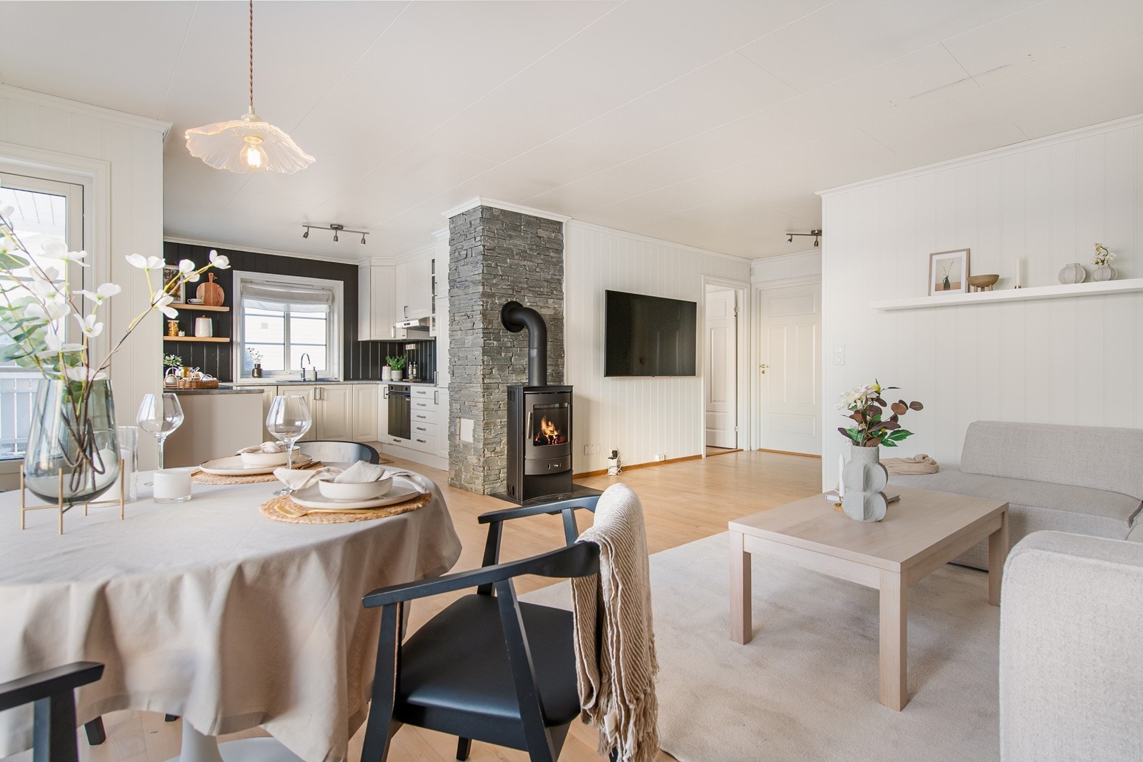 Her kan man nyte late dager foran peisen. Galleribilde