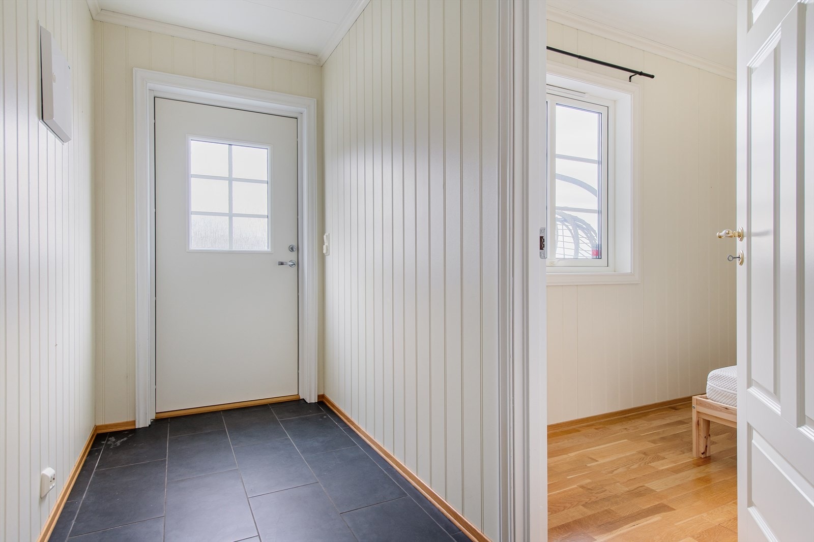 Entré utleiedel. Galleribilde