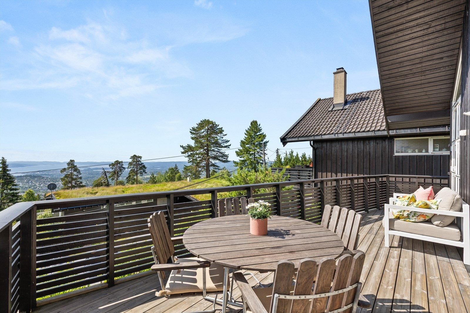 Her bor man tett på marka med utallige tur- og skimuligheter like utenfor inngangsdøren Galleribilde