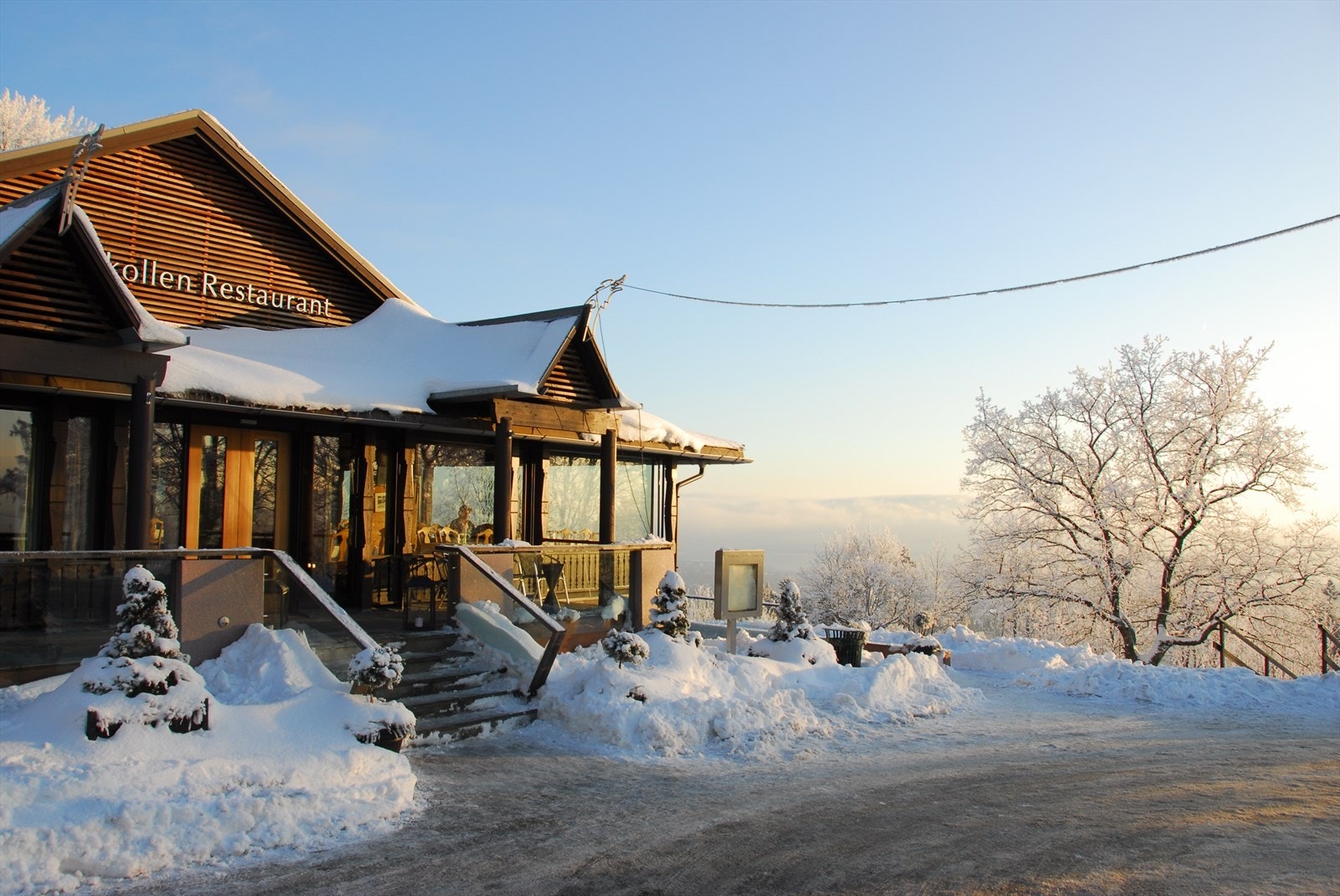 Holmenkollen Restaurant med flott utsikt i naturskjønne omgivelser Galleribilde