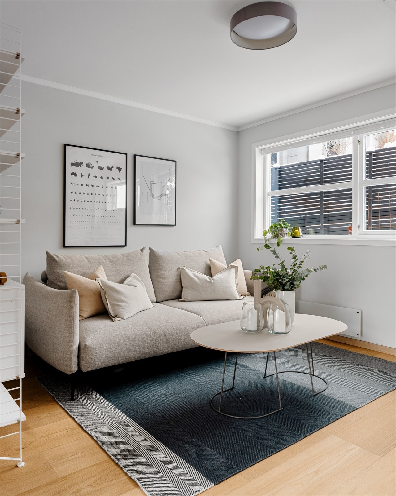 I tilknytning til stuen ligger en adskilt TV-stue, tilgjengelig via listefri overgang. TV-stuen er opprinnelig byggemeldt som soverom Galleribilde