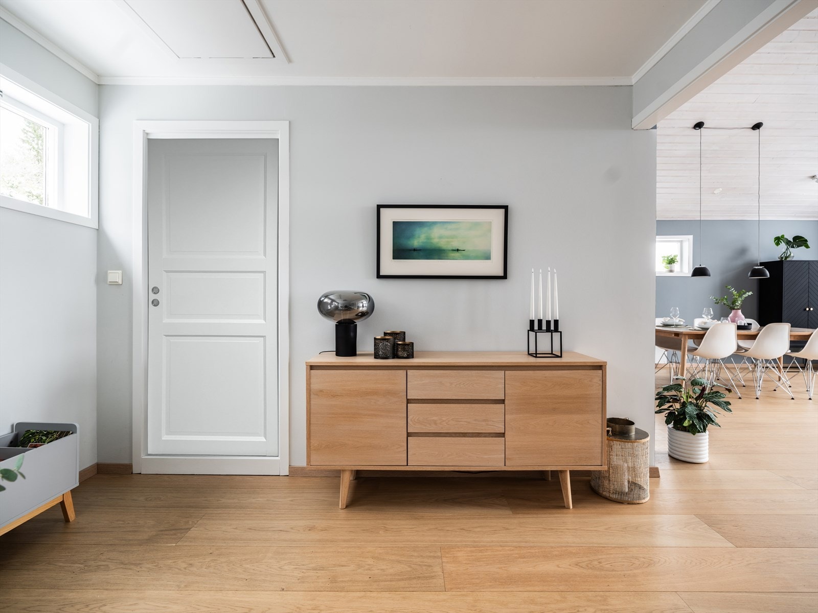 Fra TV-stuen er det adkomst til bad og trappeluke til kaldloft med et gulvareal på ca. 25 kvm Galleribilde