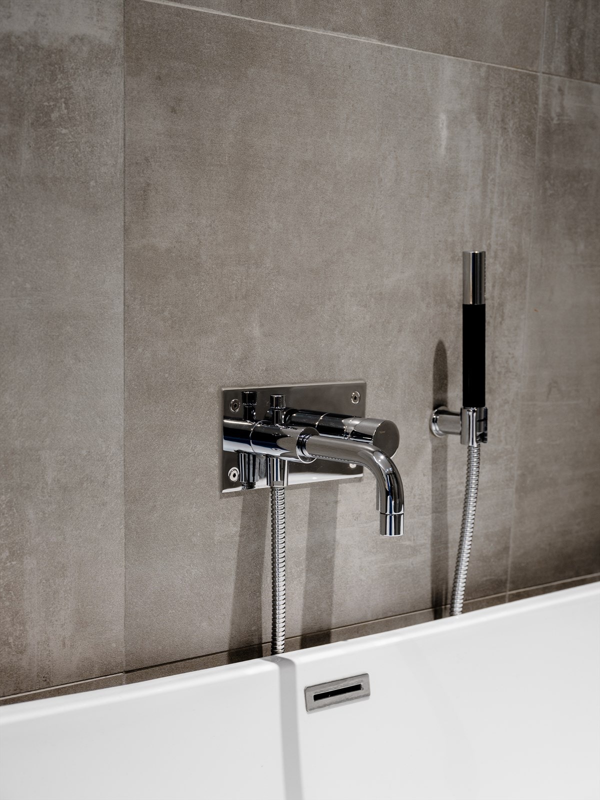 Integrert badekararmatur fra Tapwell med hånddusj Galleribilde