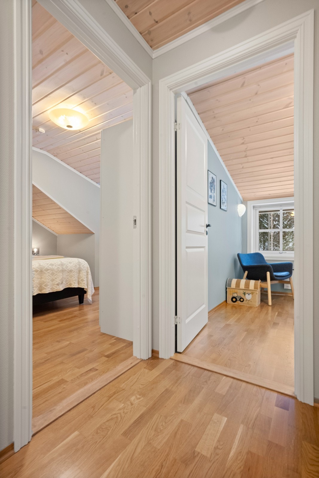 Etasjen har en arealeffektiv planløsning som samler soveavdelingen. Galleribilde