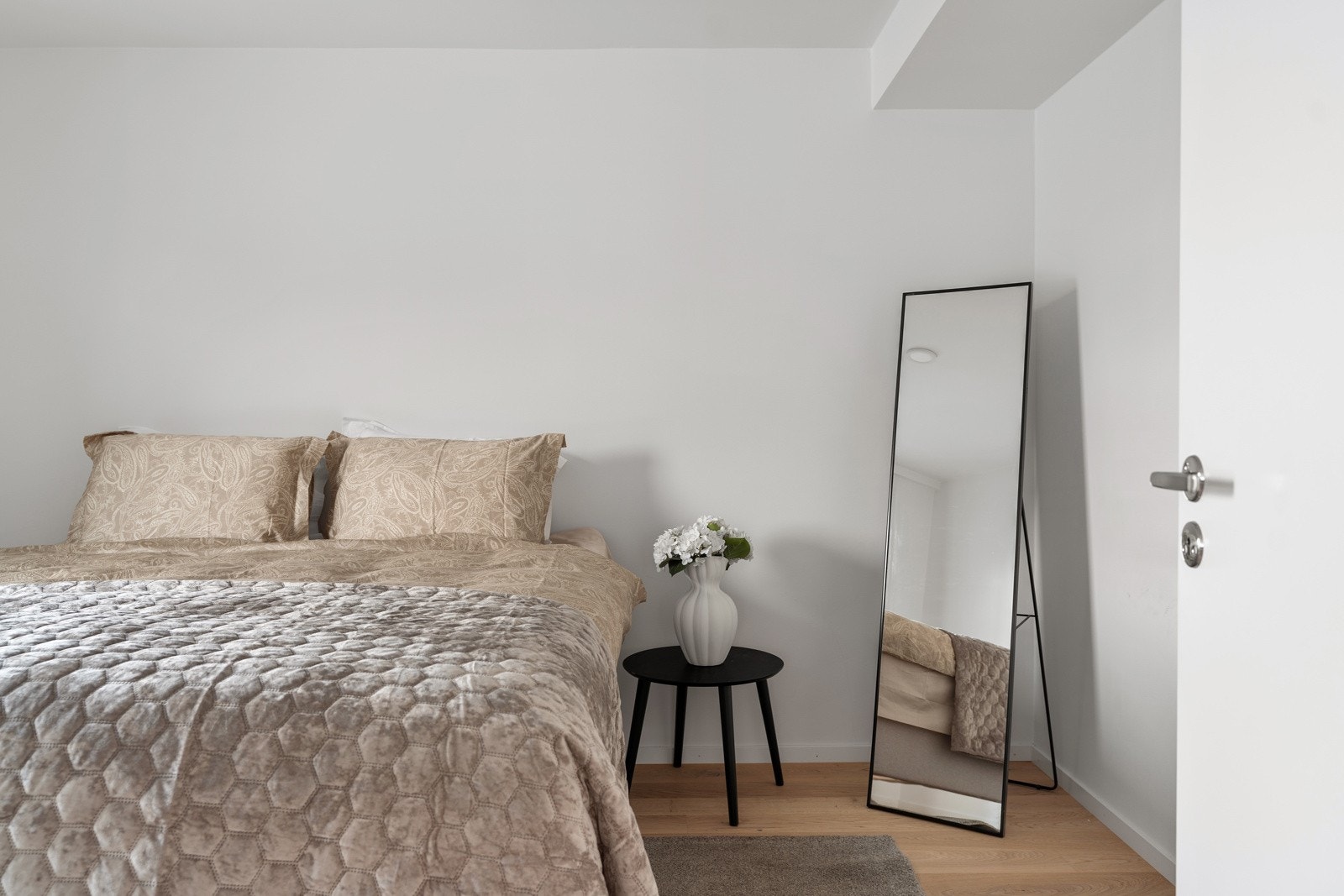 Her kan man fint sette inn oppbevaringsmøbel om ønskelg.