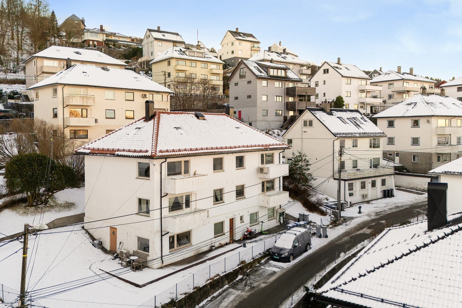 Gateparkeringen er ganske så rimelig med kun 436.kr i måneden. Galleribilde