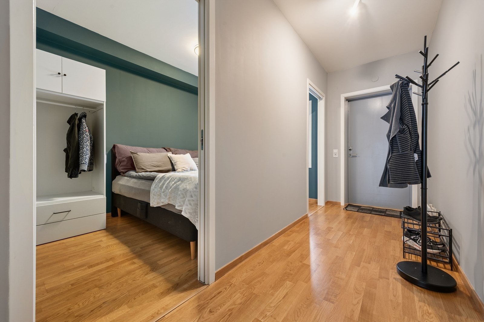 Det er godt med lagringsplass i en innvendig bod og en utvendig. Lagringsplass får en aldri nok av! Galleribilde