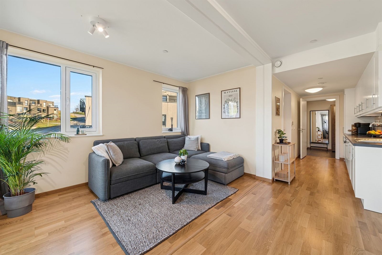 Her har du plass til sofagruppe og tv-benk. Galleribilde