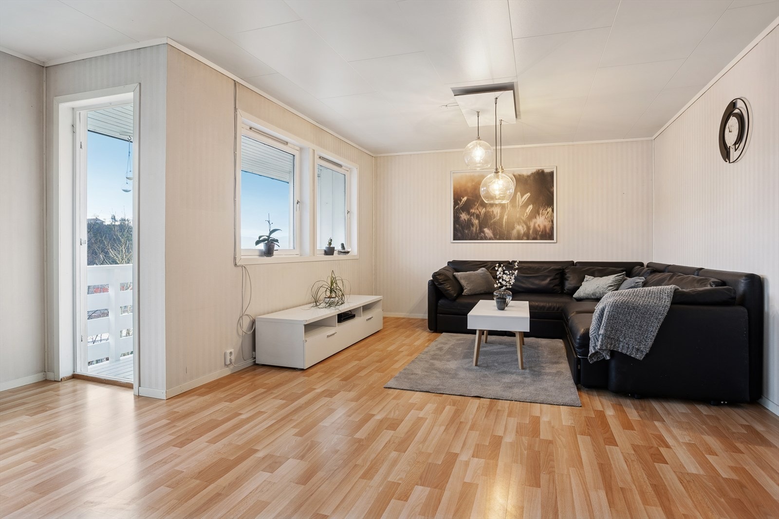 Stue med utgang til balkong på ca. 4 kvm. Galleribilde