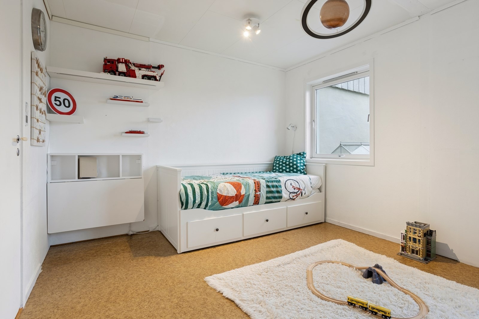 Soverom u.etg. som tidligere var oppdelt i to soverom Galleribilde