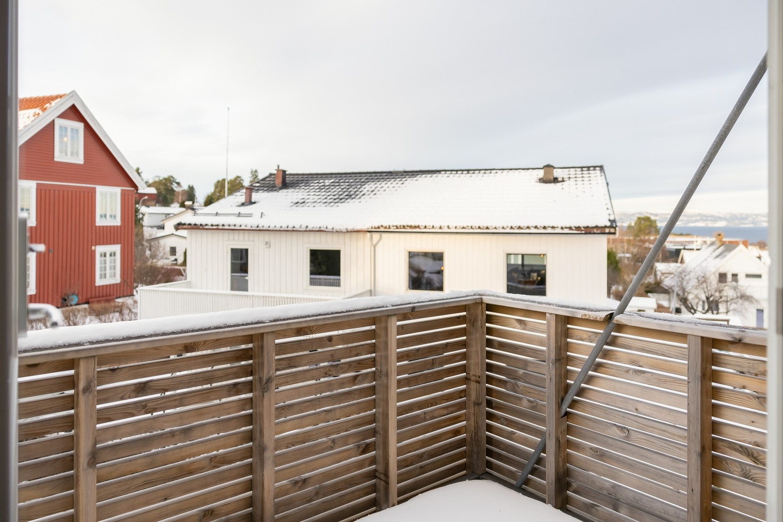 Fra soverom 1 er utgang til vestvendt balkong på 5,8m². Galleribilde