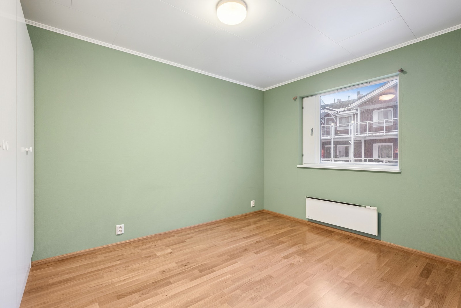 Soverommet er av god størrelse og har plass til dobbeltseng og garderobeskap. Galleribilde