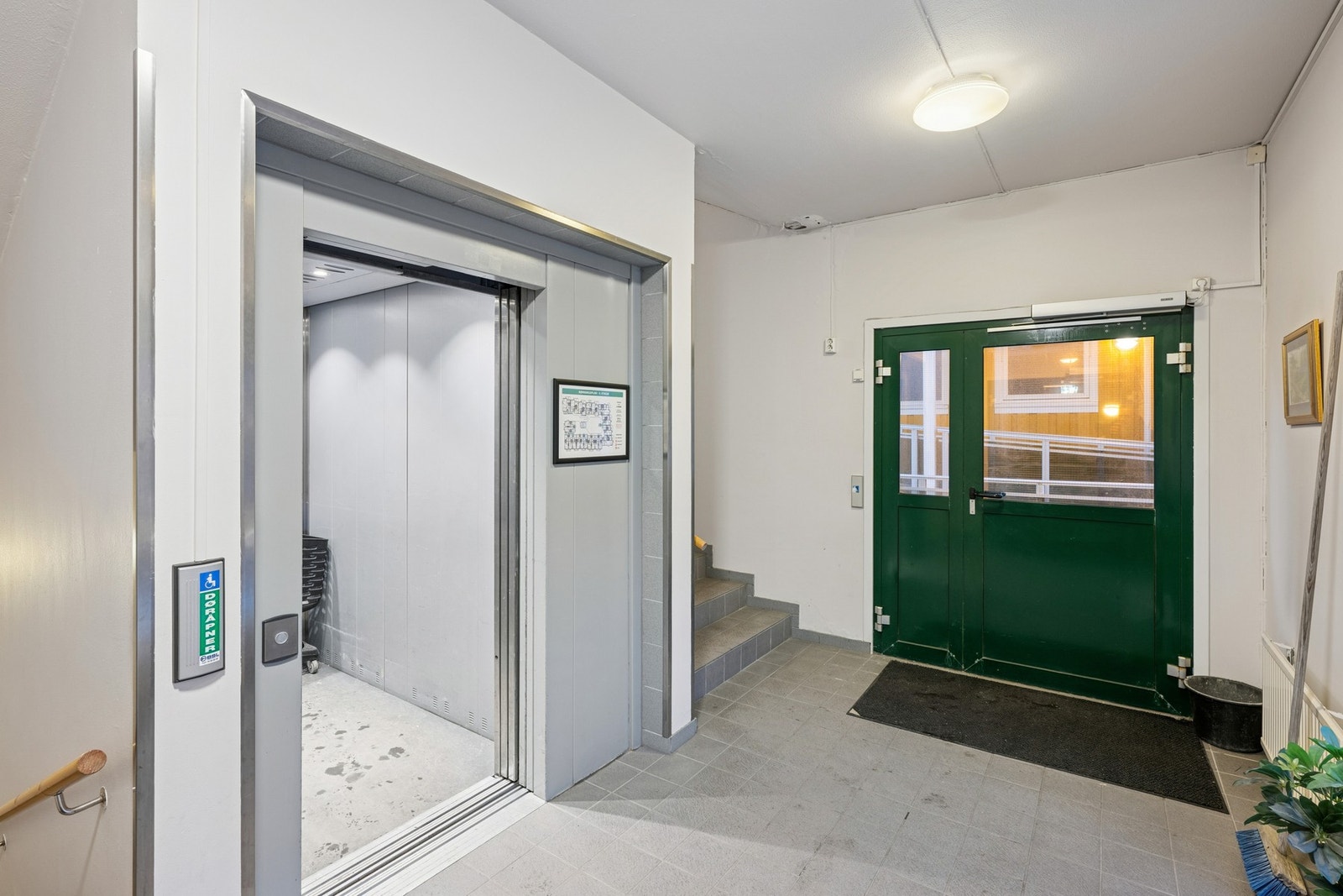 Enkel adkomst til leiligheten med heis. Galleribilde