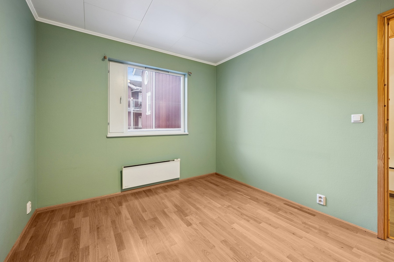 Det er også en bod i felles bod anlegg, samt en sportsbod i garasjekjelleren ved parkeringsplassen. Galleribilde