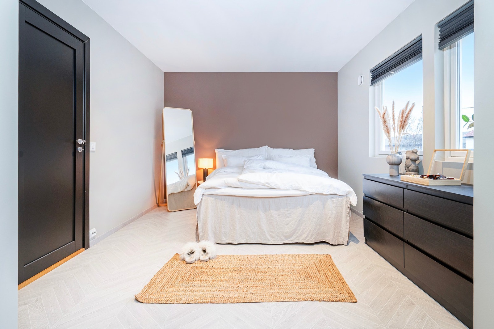 Lekkert hovedsoverom - alle overflater ble oppusset i 2022. Galleribilde