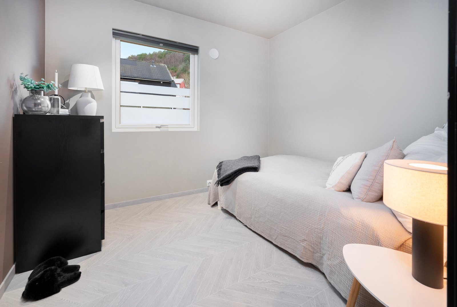 Soverom nr 2 i hovedetasje - Her er det også plass til garderobeskap dersom ønskelig. Galleribilde