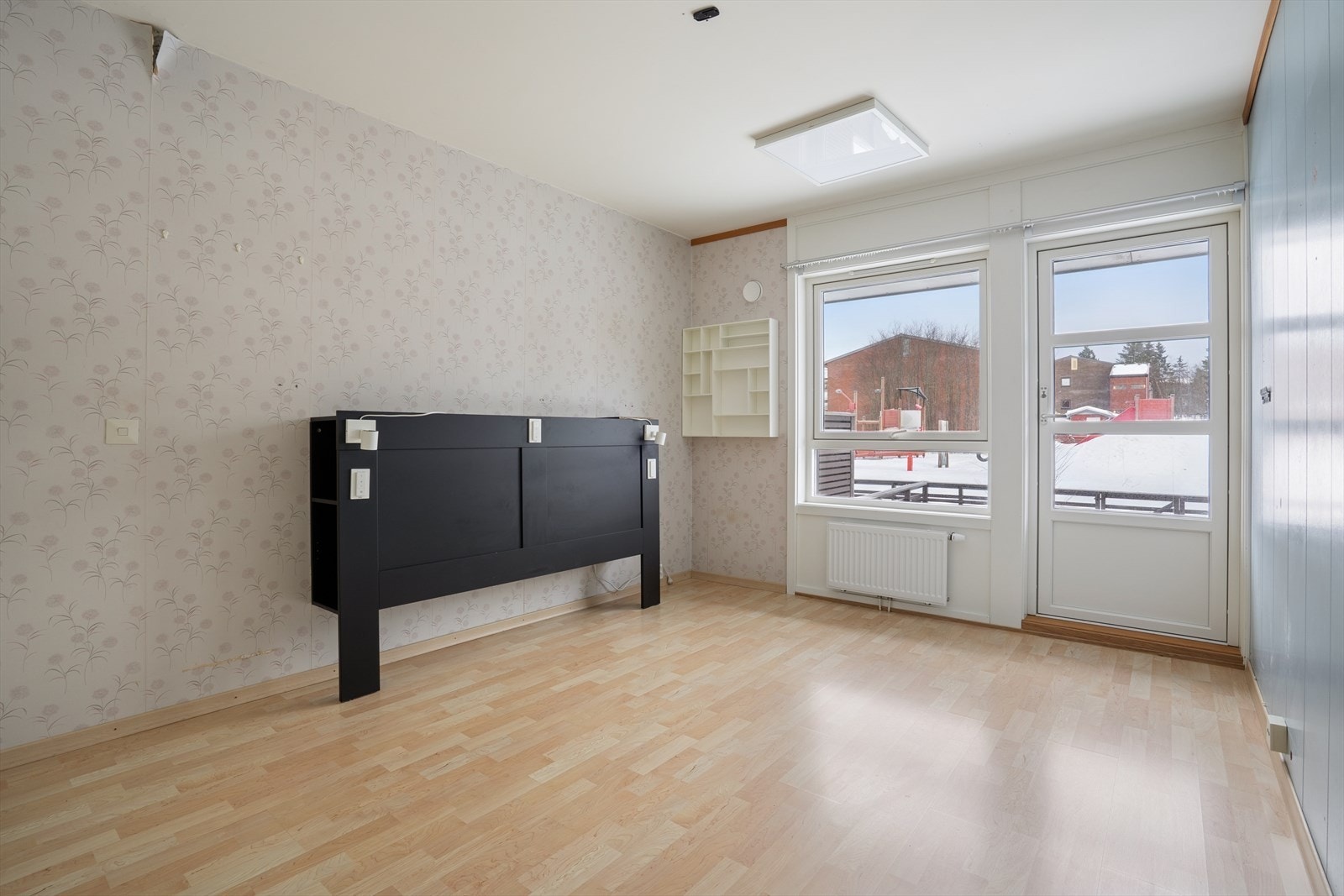 Leiligheten har to soverom. Det største soverommet er på ca. 12,6 kvm og har god plass til både dobbeltseng og garderobe. Fra dette soverommet har man også utgang til en romslig terrasse. Galleribilde