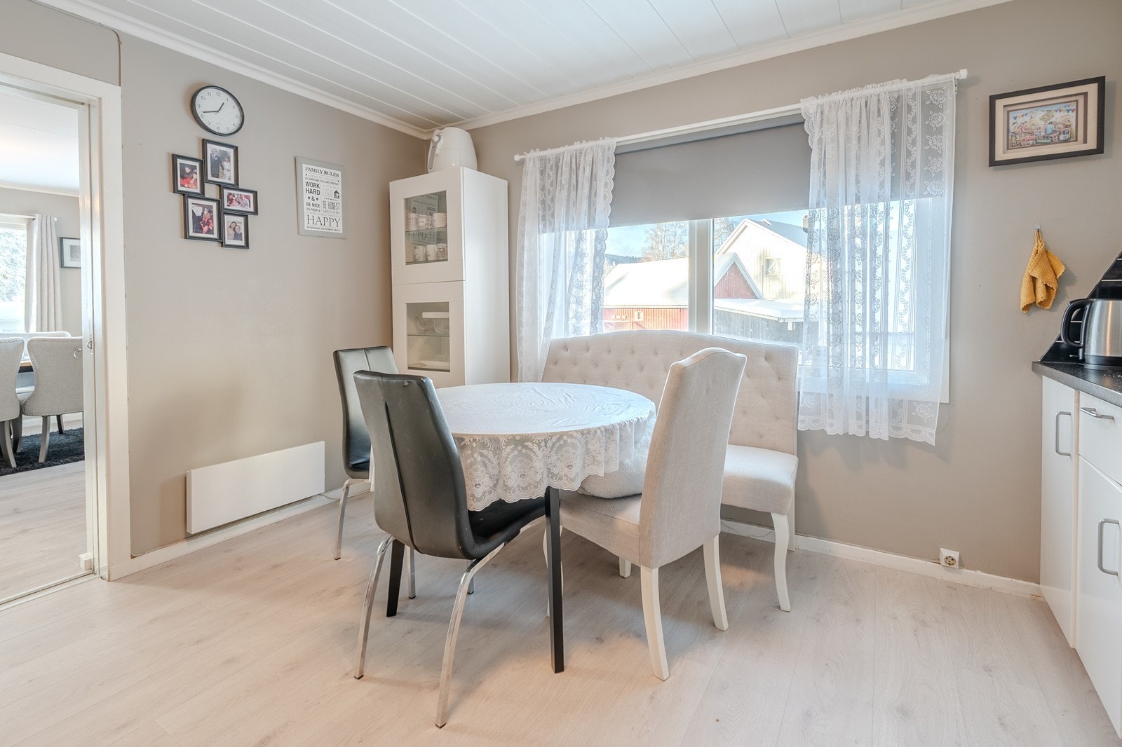 God plass til spisebord Galleribilde