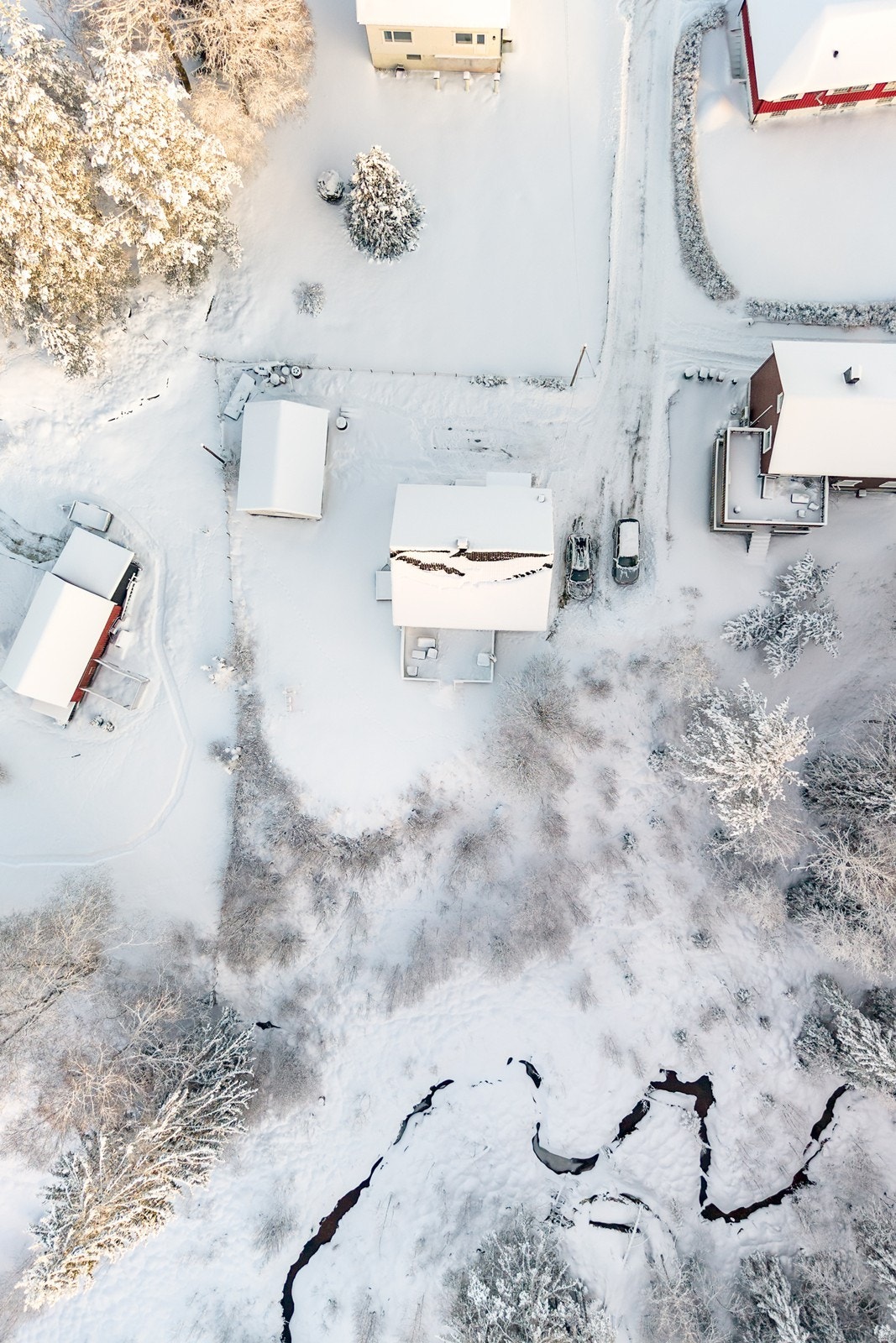 Nær 2 mål tomt med grense til Vinbekken i syd Galleribilde
