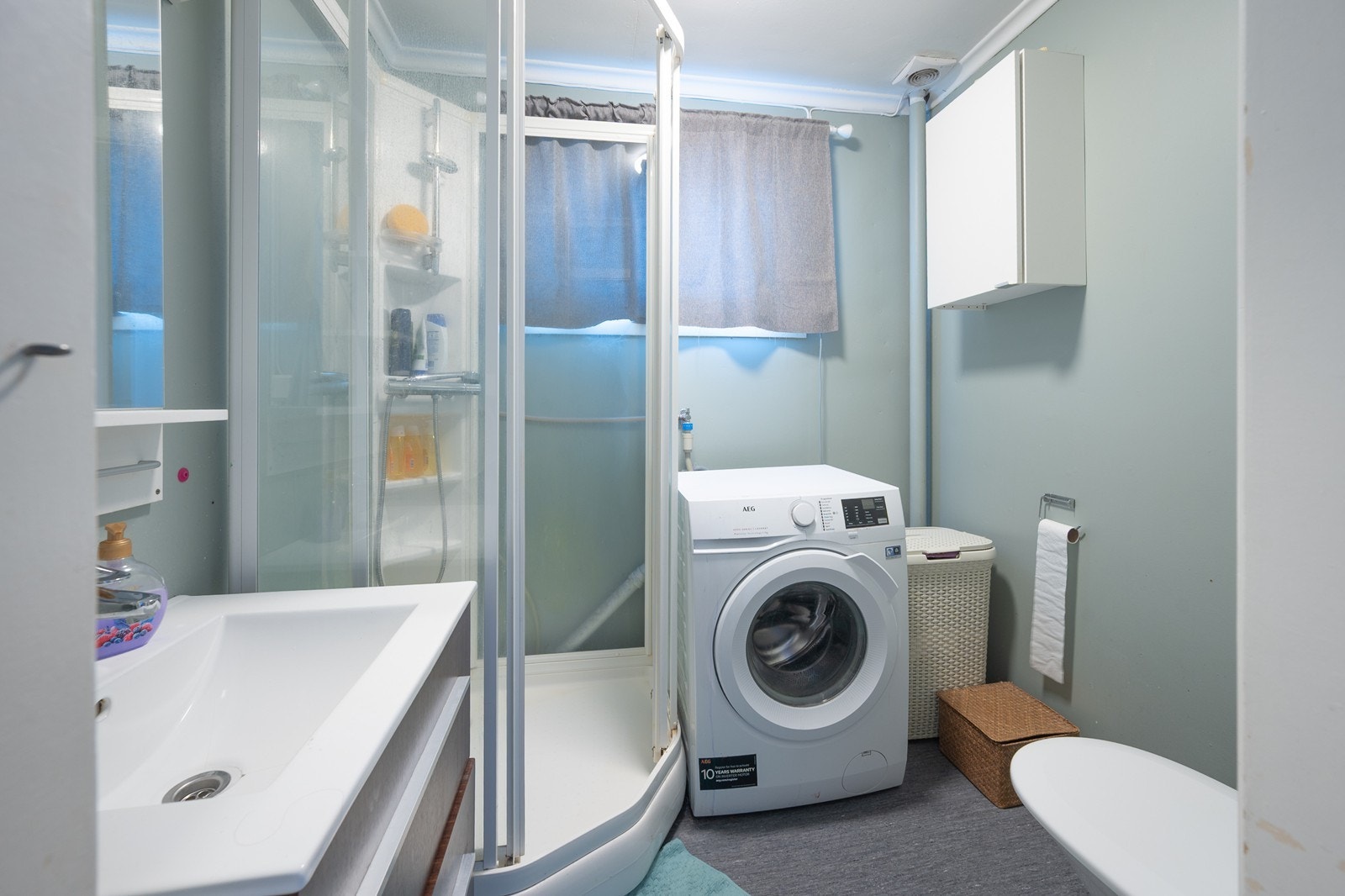 Kombinert bad/vaskerom oppgradert i 2018 Galleribilde