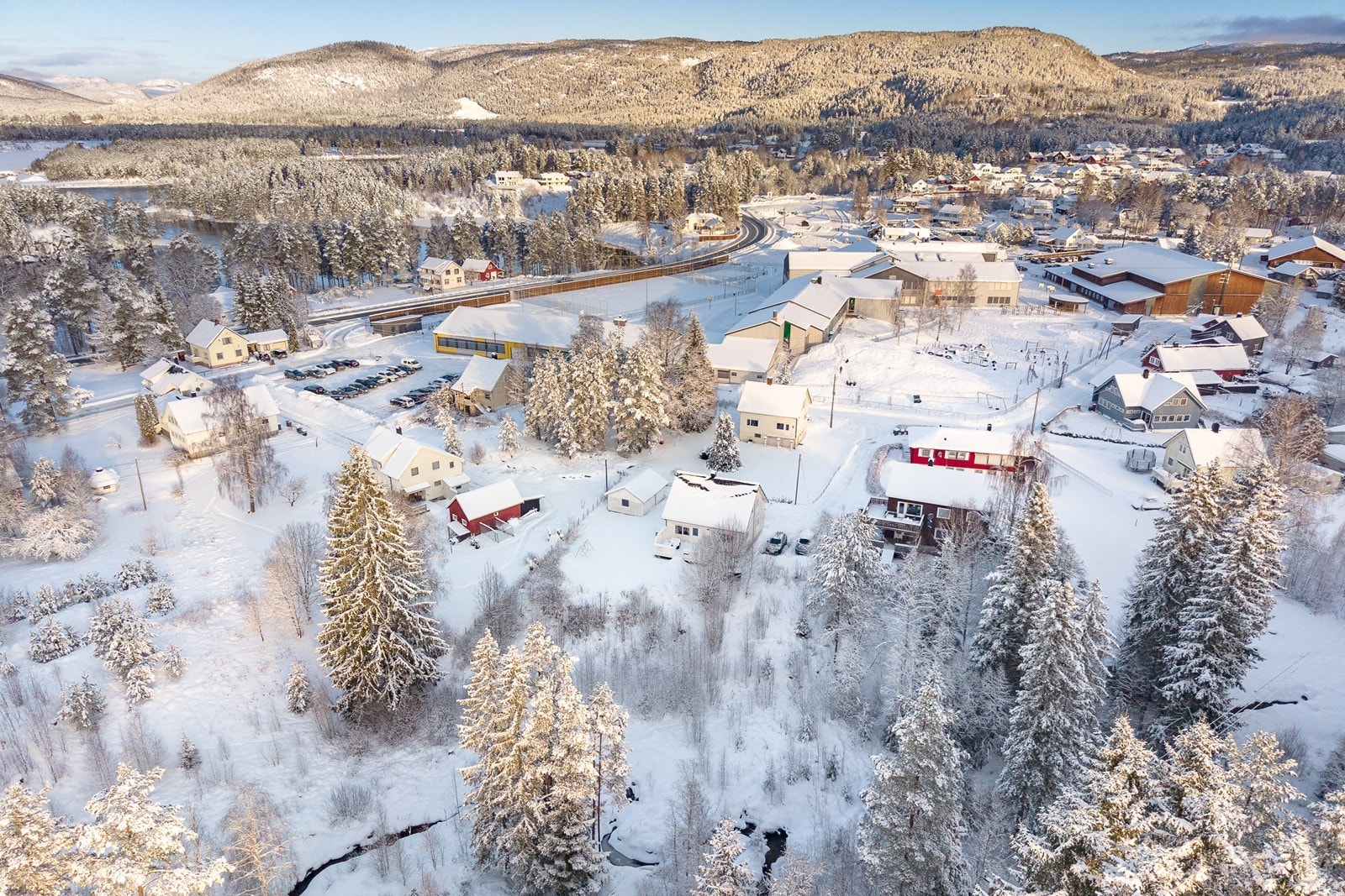 Umiddelbar nærhet til barne- og ungdomsskole Galleribilde