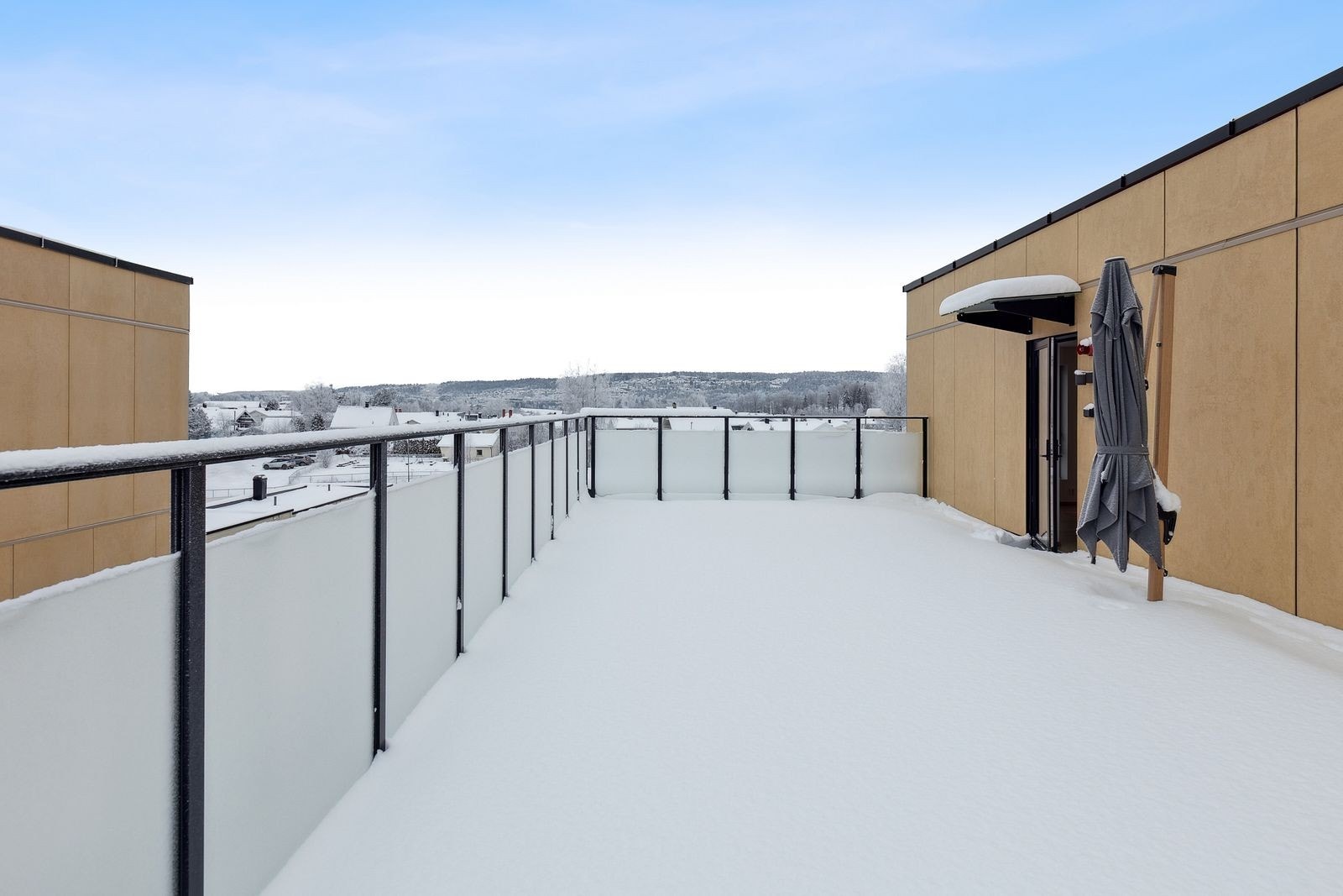 Takterrasse 2 er også av god størrelse med gode solforhold. Galleribilde