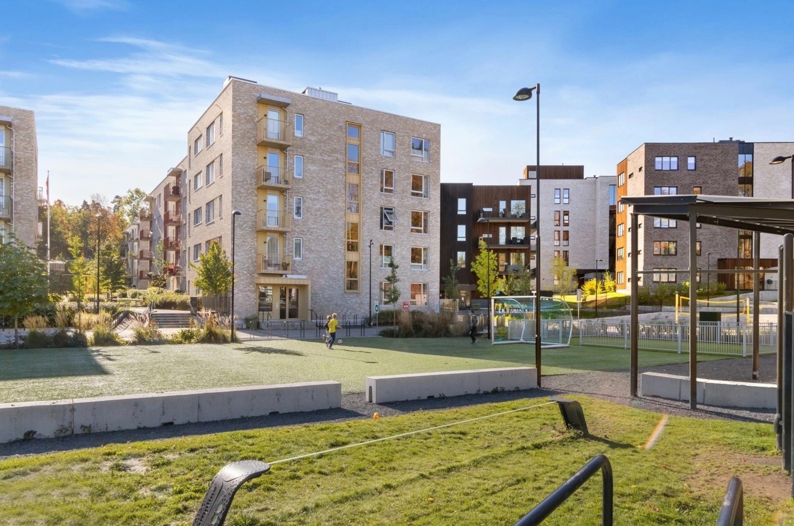 Barnevennlig nærmiljø med enkel tilgang til fine lekeområder Galleribilde