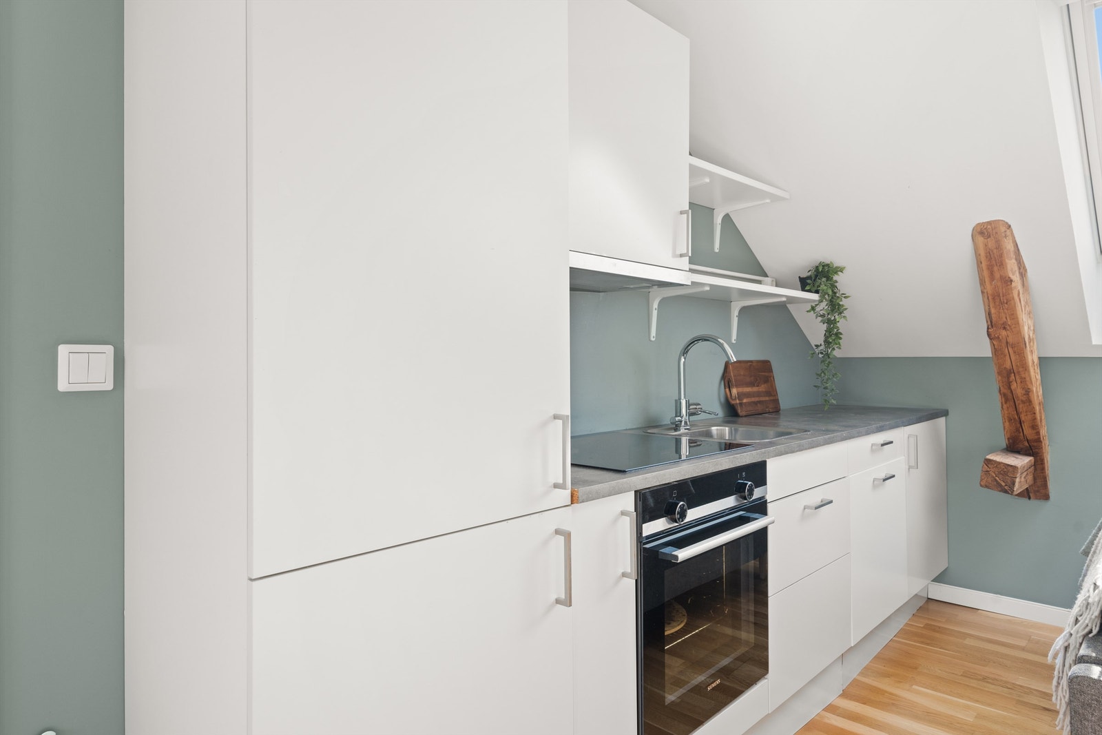 Kjøkken med integrerte hvitevarer Galleribilde